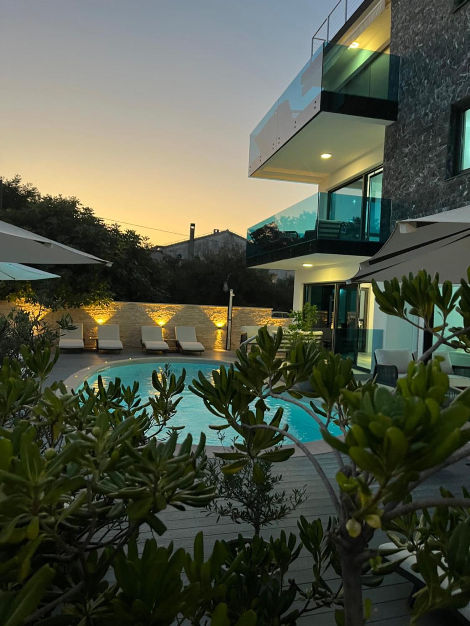 Luxury Apartments Vilamaloca Vir Bagian luar foto