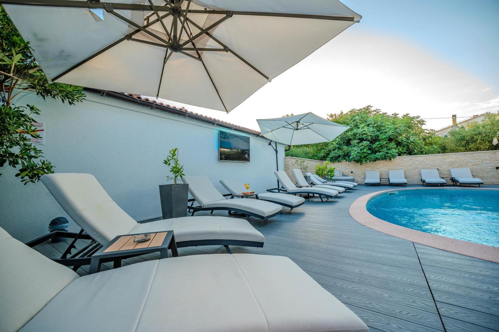 Luxury Apartments Vilamaloca Vir Bagian luar foto