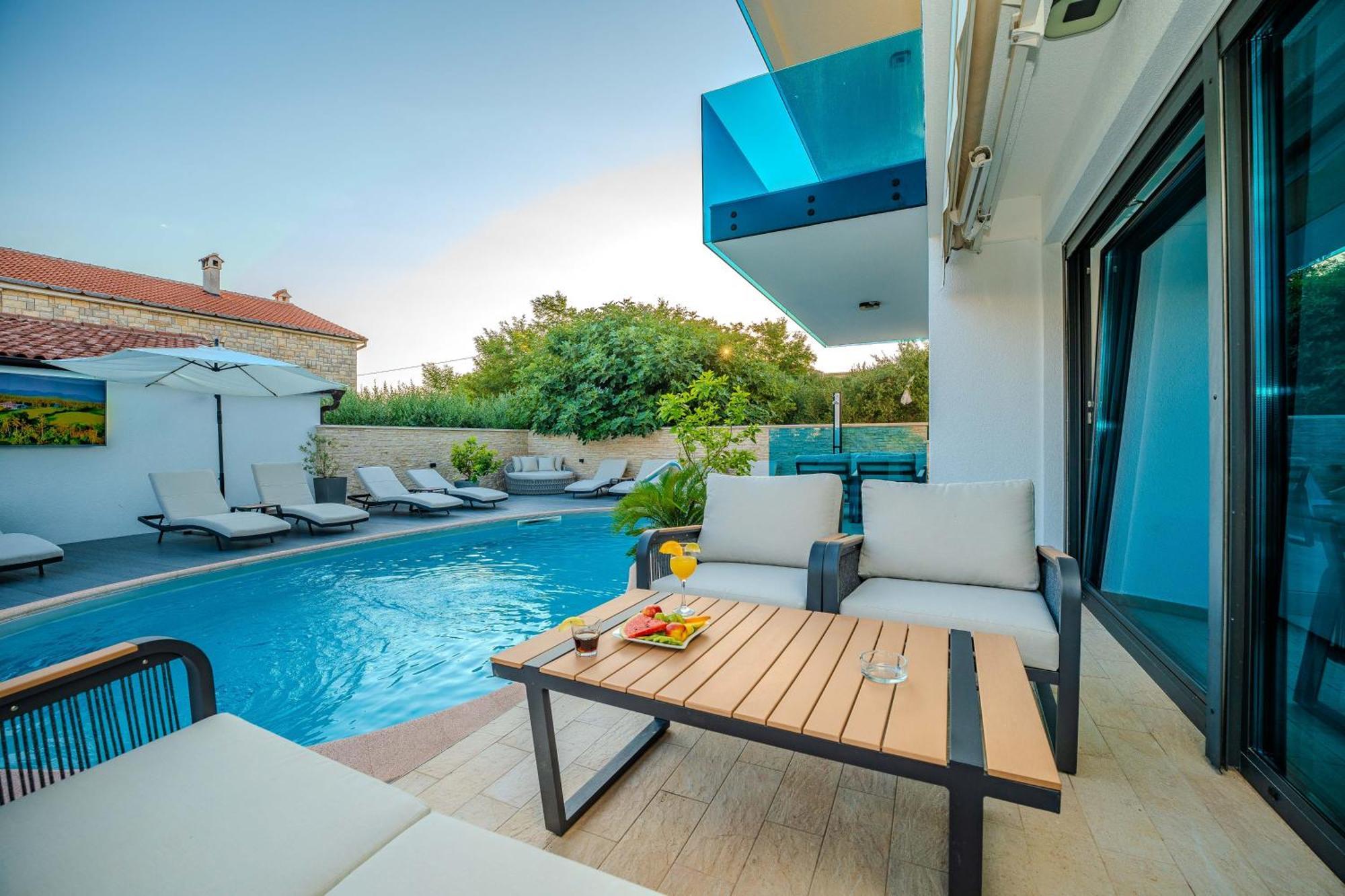 Luxury Apartments Vilamaloca Vir Bagian luar foto