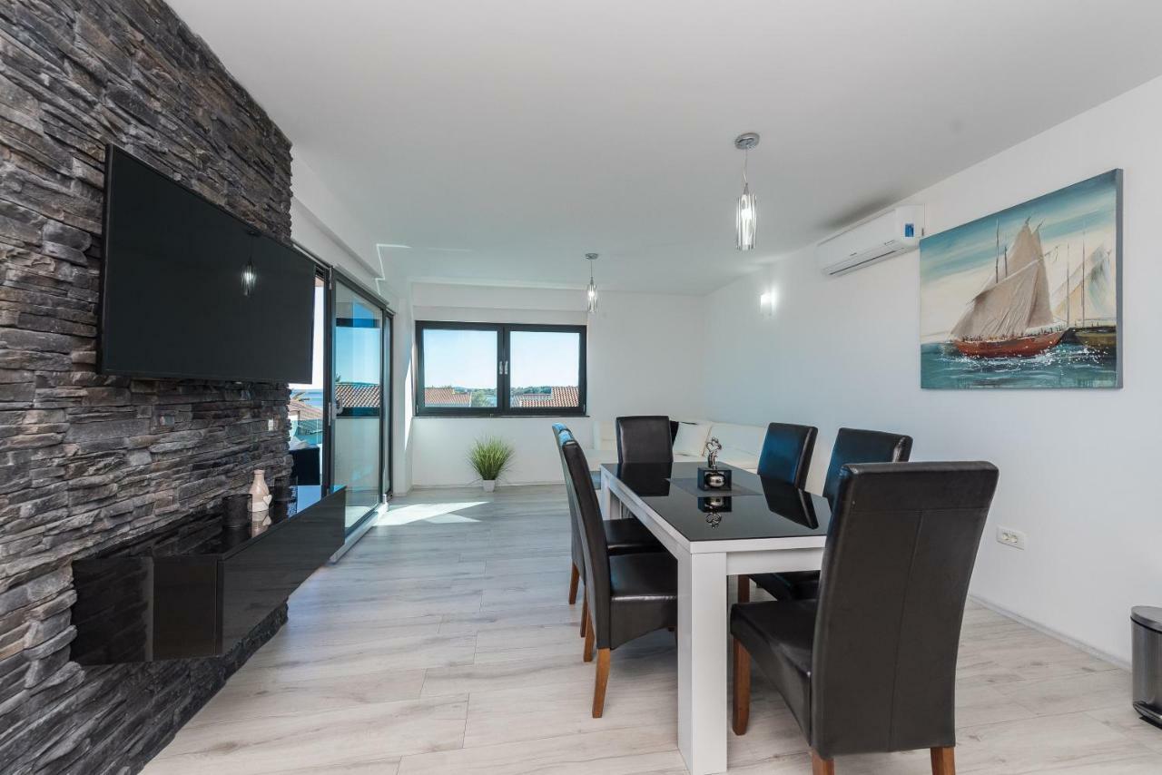 Luxury Apartments Vilamaloca Vir Bagian luar foto