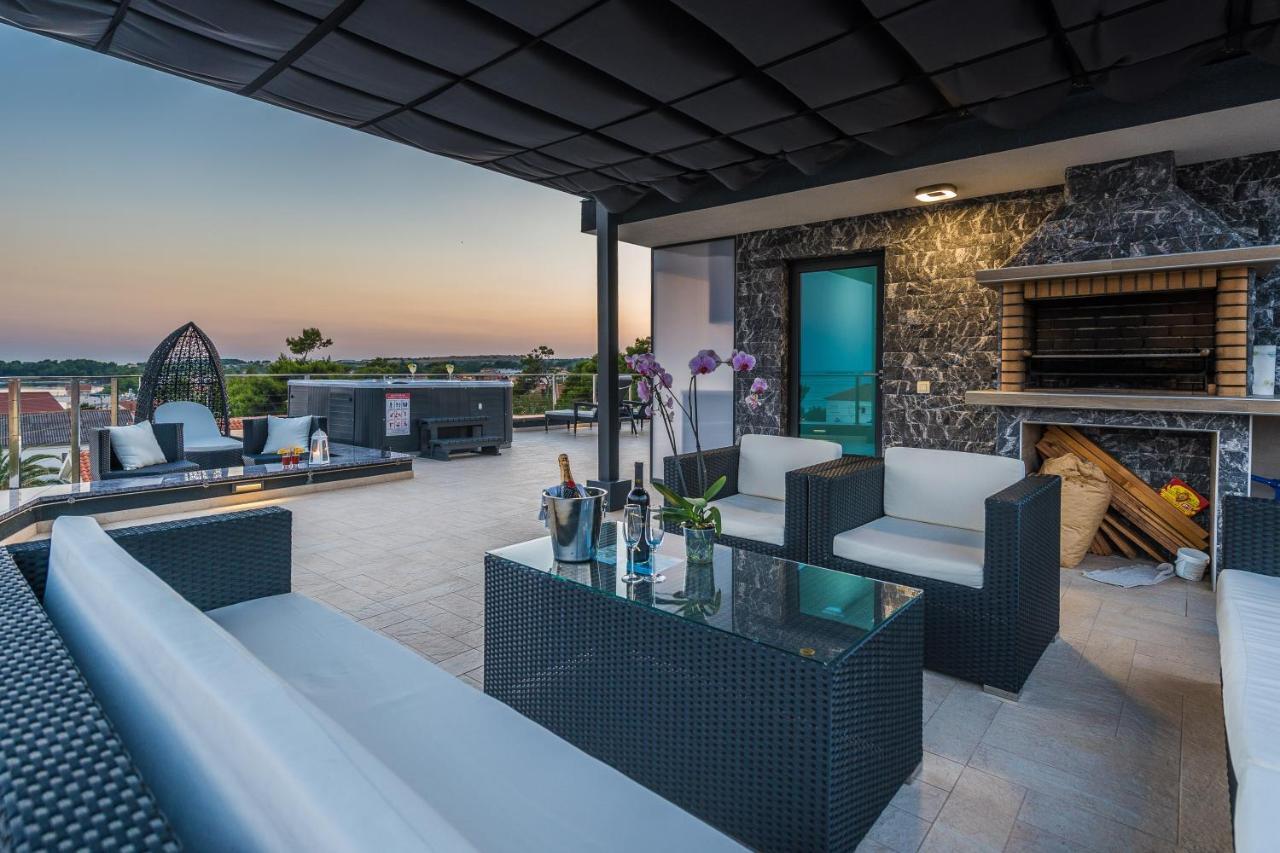 Luxury Apartments Vilamaloca Vir Bagian luar foto